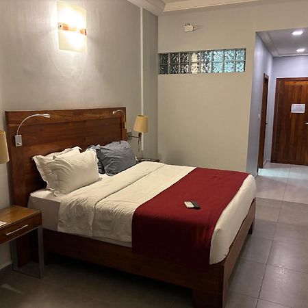 Hotel Du Lac Cotonou Bagian luar foto