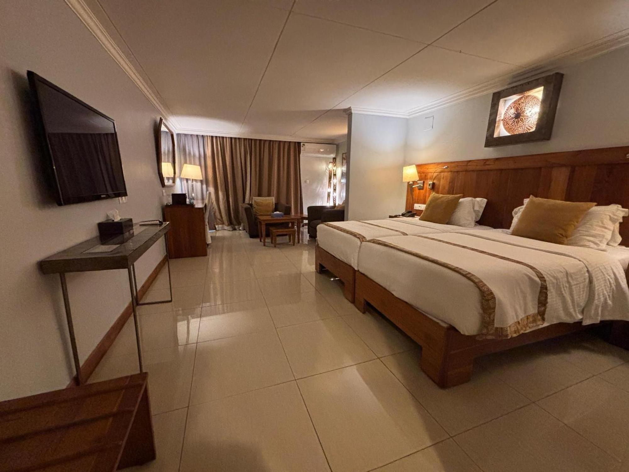 Hotel Du Lac Cotonou Bagian luar foto