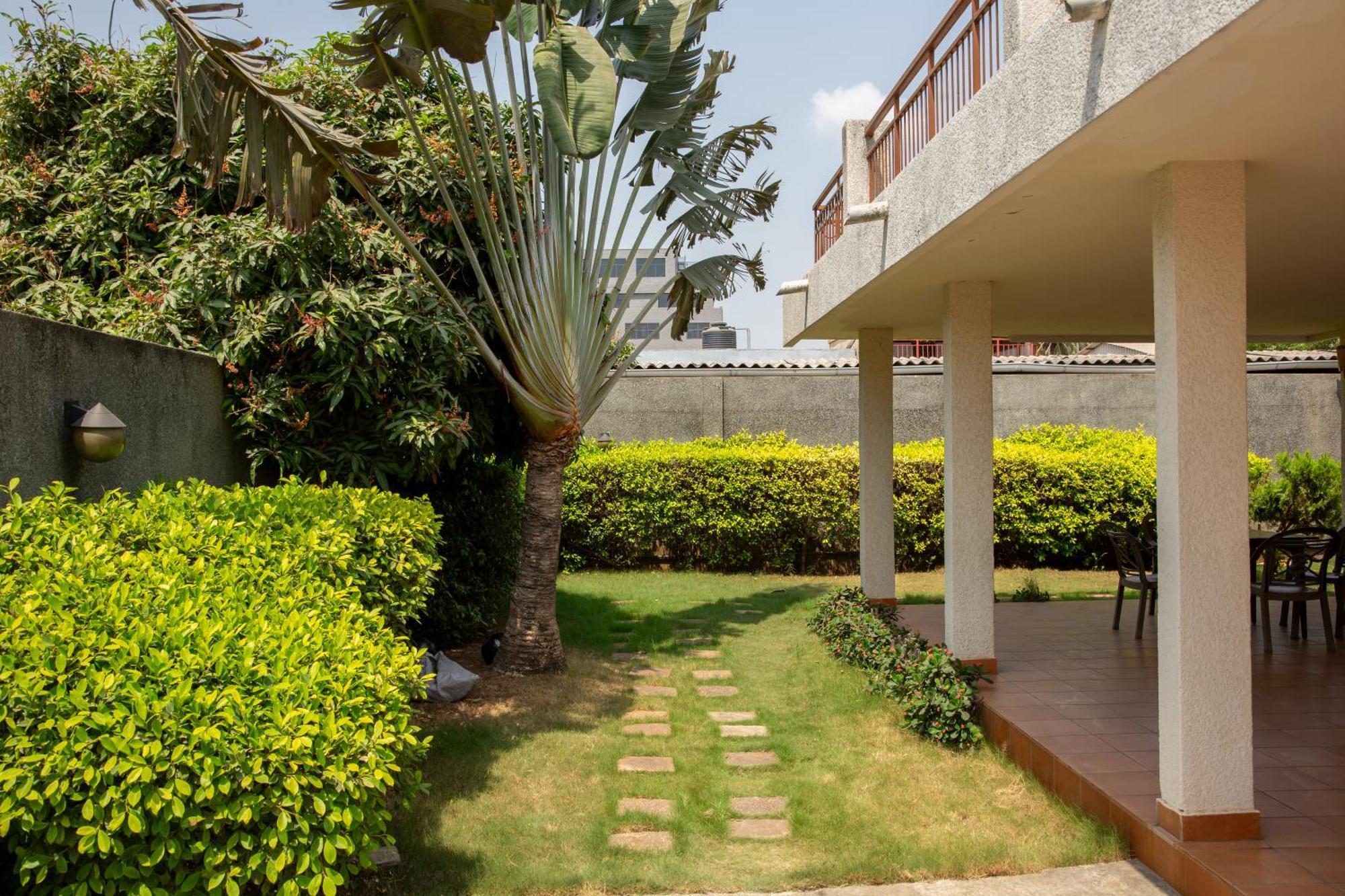 Hotel Du Lac Cotonou Bagian luar foto