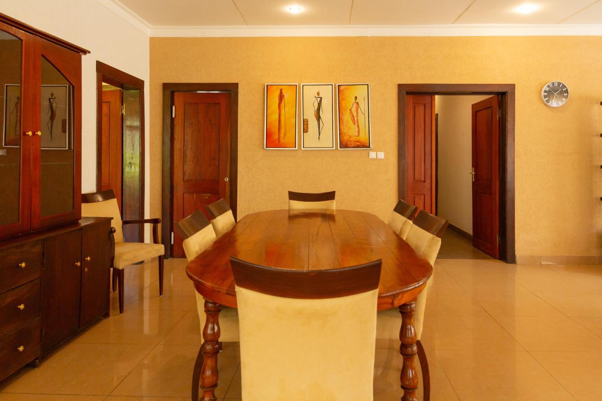 Hotel Du Lac Cotonou Bagian luar foto