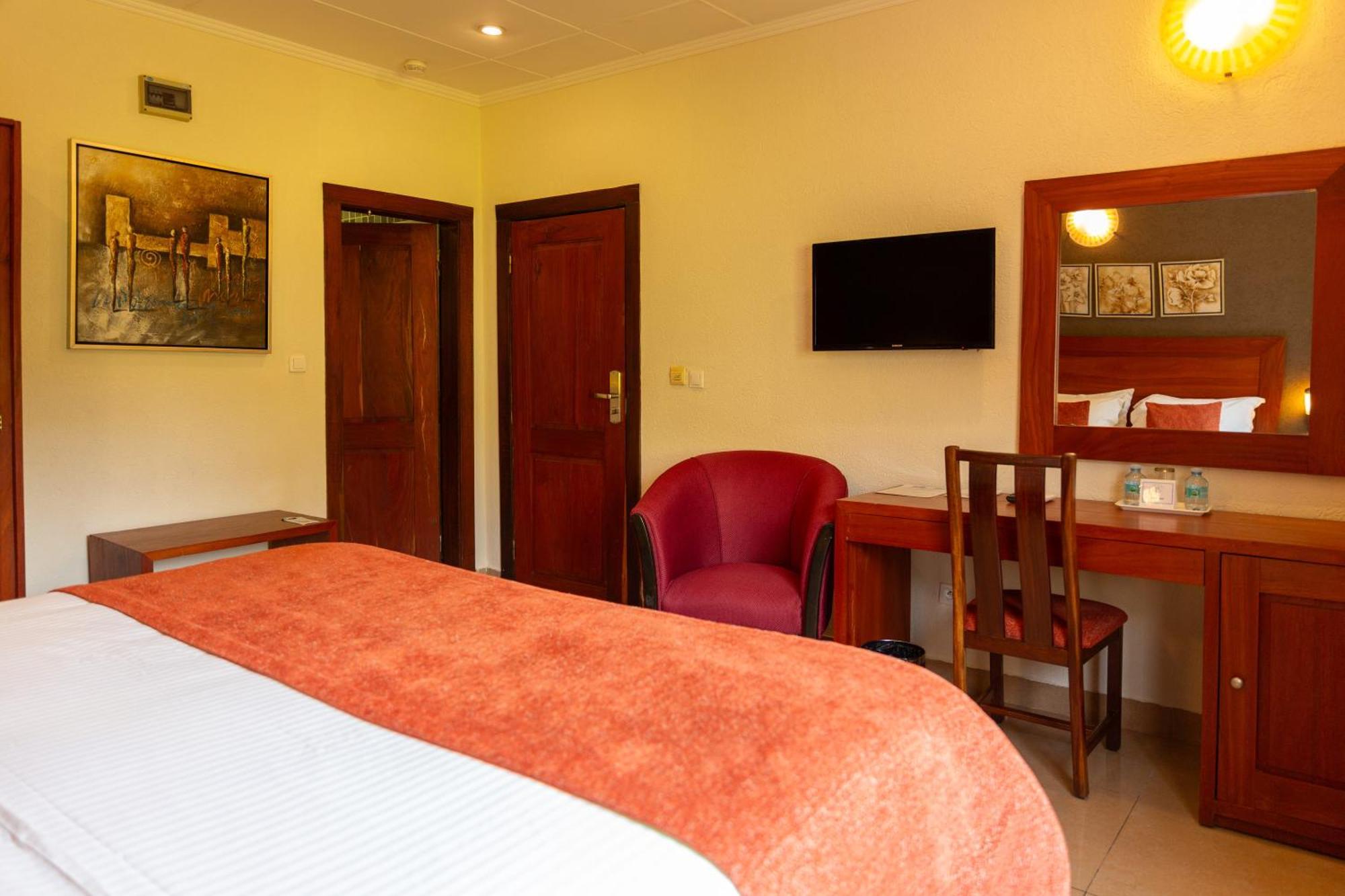 Hotel Du Lac Cotonou Bagian luar foto