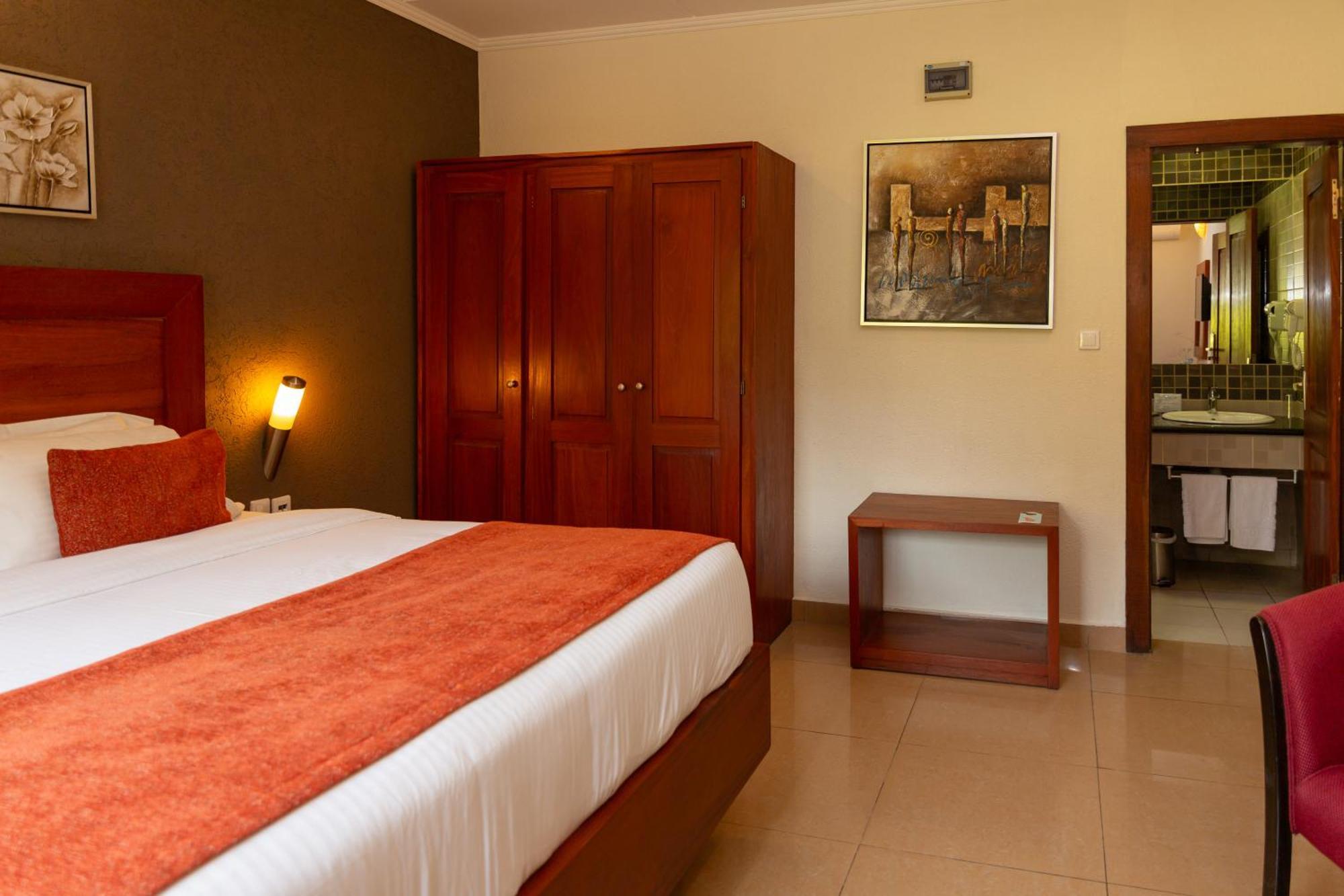 Hotel Du Lac Cotonou Bagian luar foto