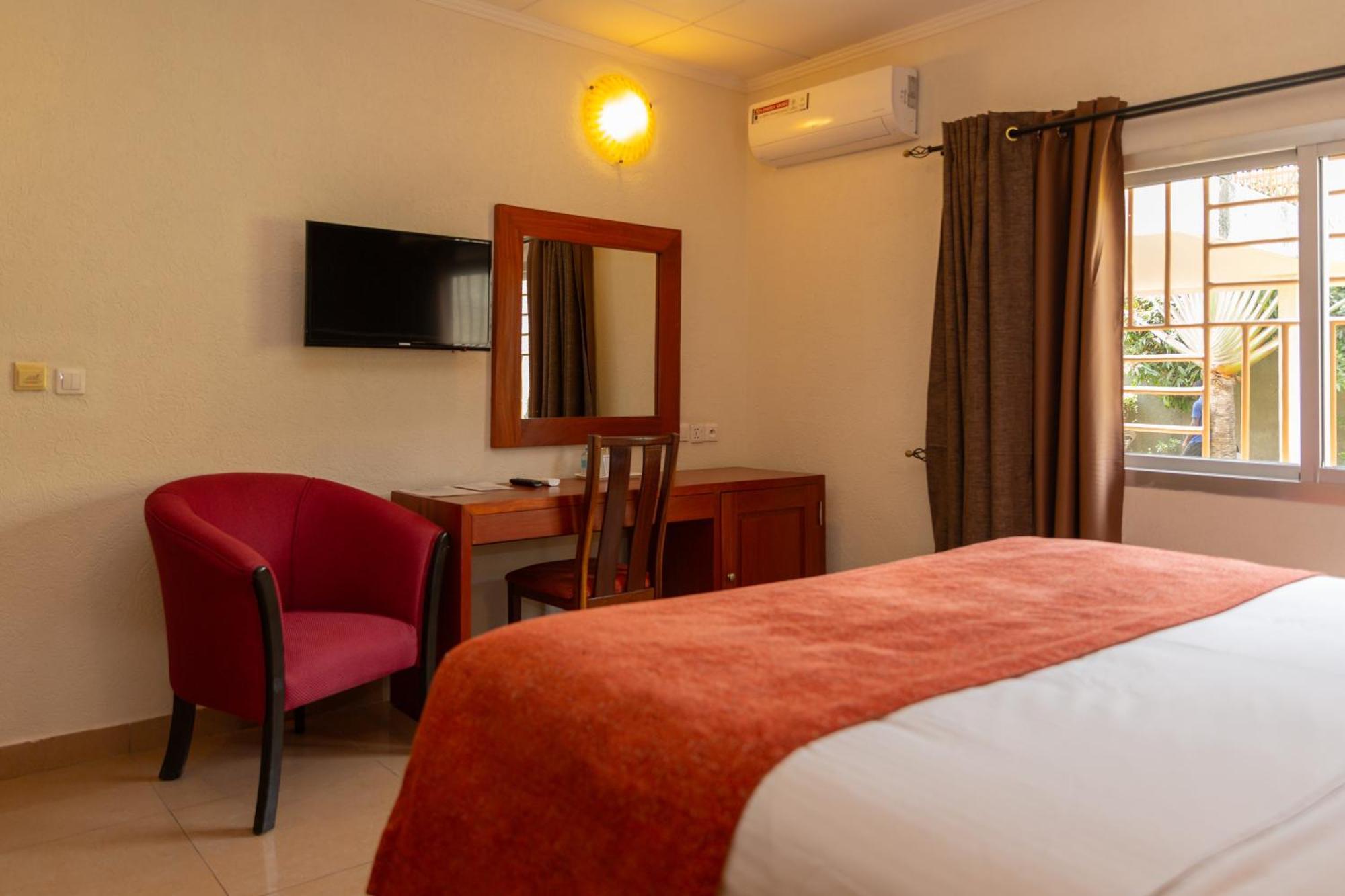 Hotel Du Lac Cotonou Bagian luar foto