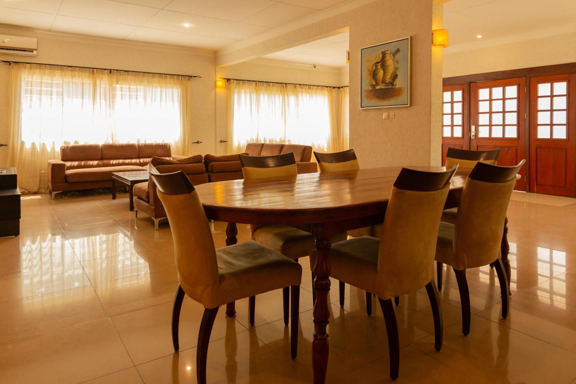 Hotel Du Lac Cotonou Bagian luar foto