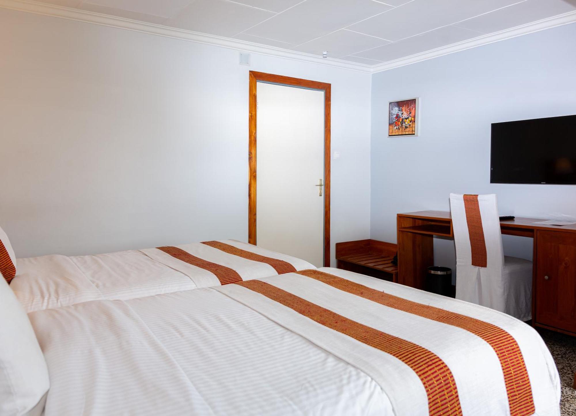 Hotel Du Lac Cotonou Bagian luar foto